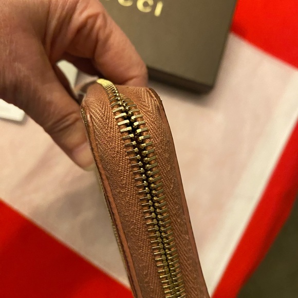 Gucci Zip-Around Wallet Heart Charm - Picture 10 of 12